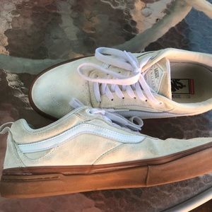 Vans off the wall skateboarding shoes